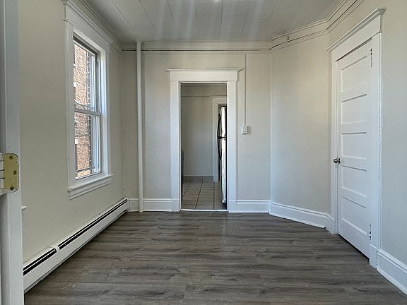 3rd image of 14 Hilliard Ave APT 5