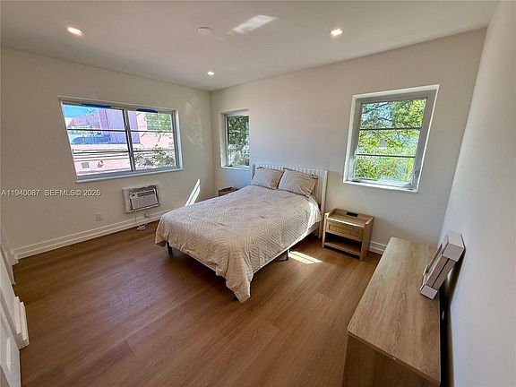 2nd image of 1535 West Ave #1