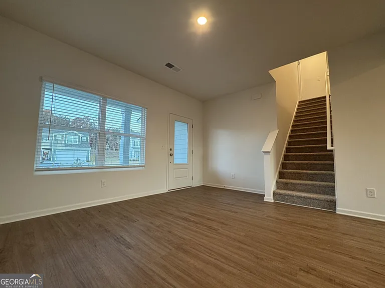 102 Lavender Cir — Photo 4