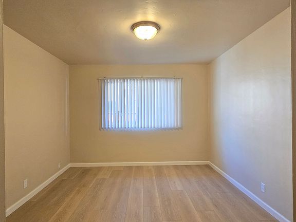 5th image of 572 N 2nd St APT 1
