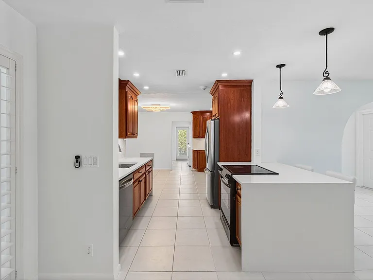 699 NW 16th Ave — Photo 7
