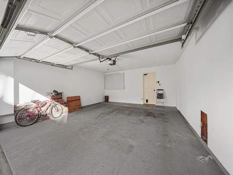 1731 Tuam St — Photo 17