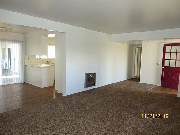 Living Room/Dining Area