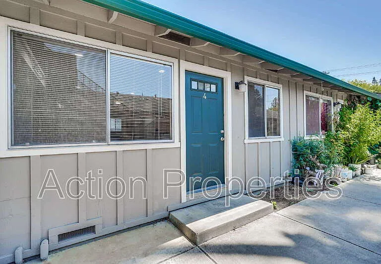 1084 Wentworth St #4 — Photo 19