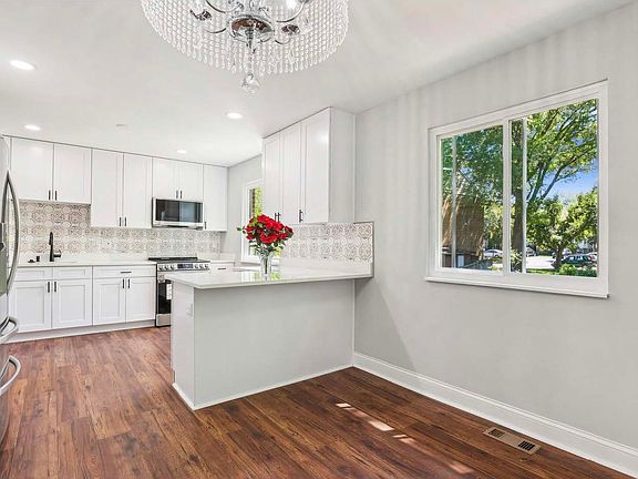 3rd image of 7081 Leewood Forest Dr