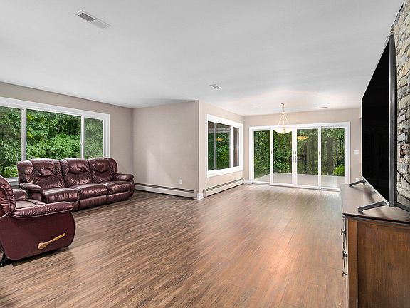 5th image of 8339 Childsdale Ave NE