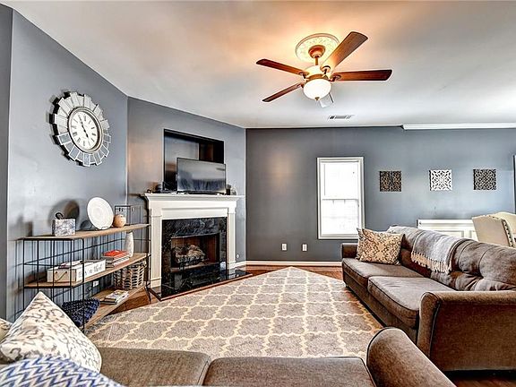 5th image of 2151 Burns View Ln #2151