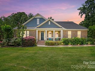 161 Leaning Tower Dr, Mooresville, NC 28117