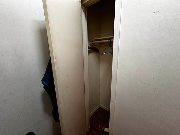 3rd image of 220 W 140th St #5