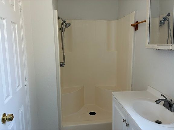 4th image of 2717 McAdoo Ave #1/2