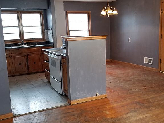 2nd image of 7916 Arlington Ave