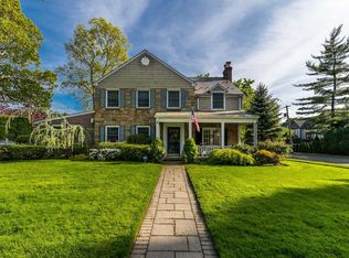 22 Berkshire Rd, Rockville Centre, NY 11570