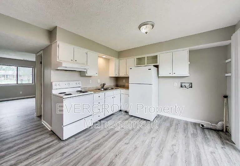 9455 Huggin Hollow Rd — Photo 7