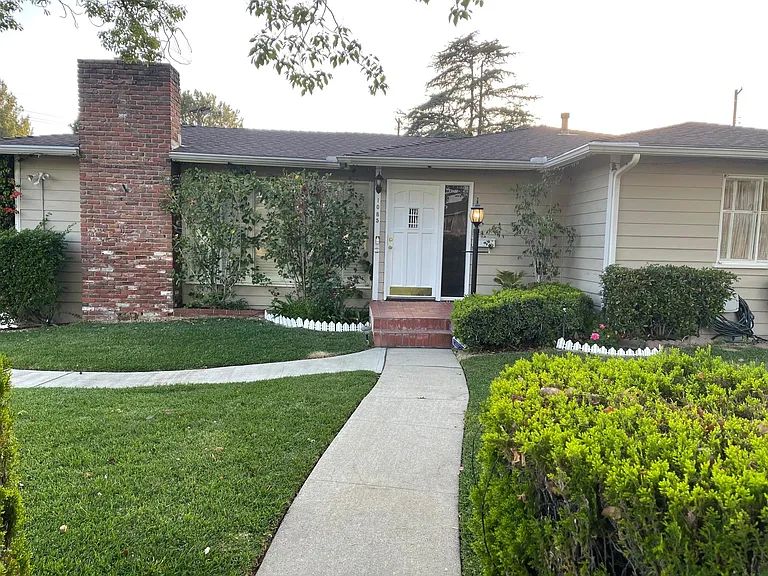 1085 Riviera Dr — Photo 19