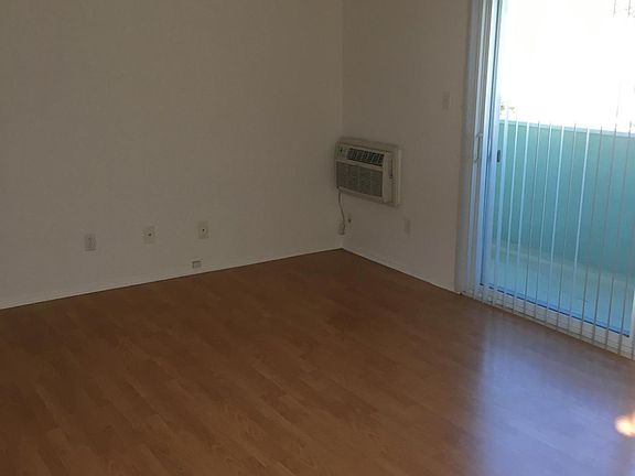 2nd image of 4836 Rosewood Ave APT 5