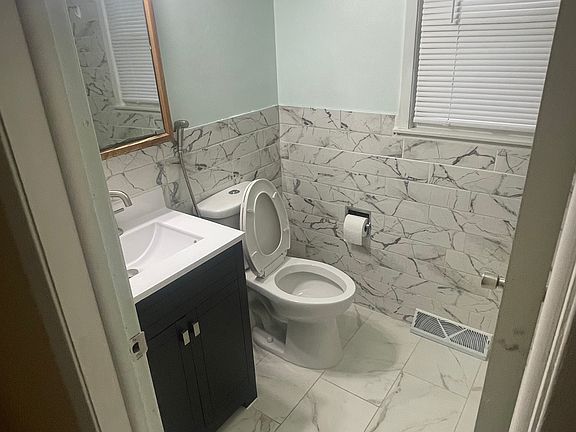 3rd image of 635 Sunset Ln #1