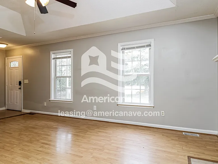 1385_003_living_room_3.jpg