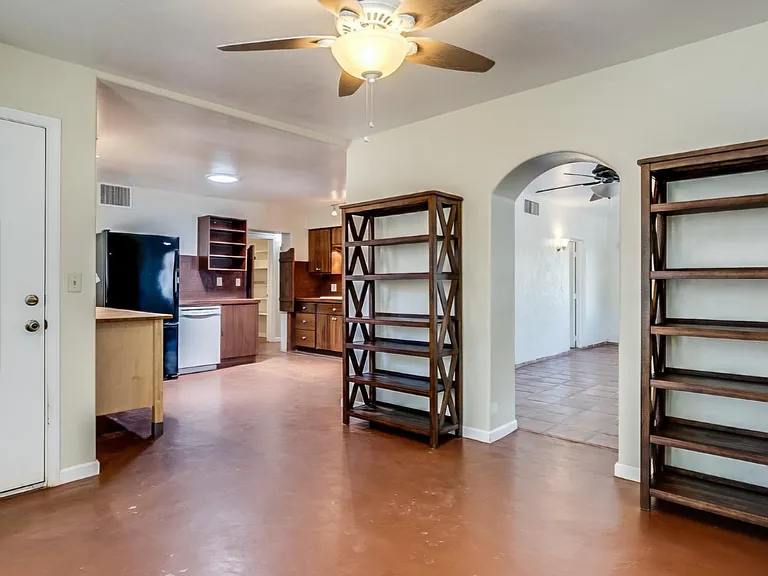 3913 E Montecito St — Photo 6