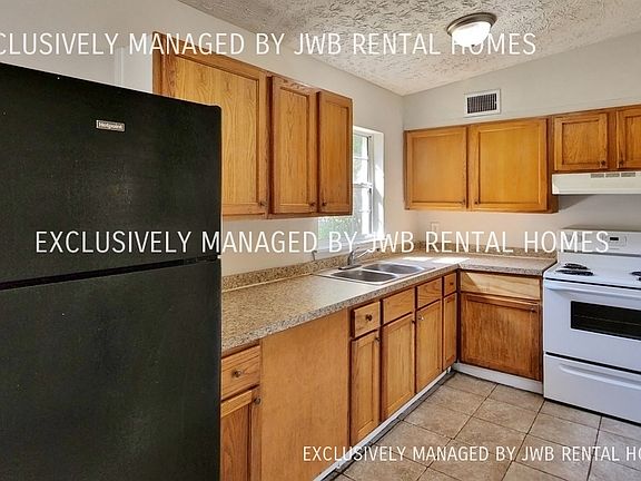 3rd image of 324 Linden Ln