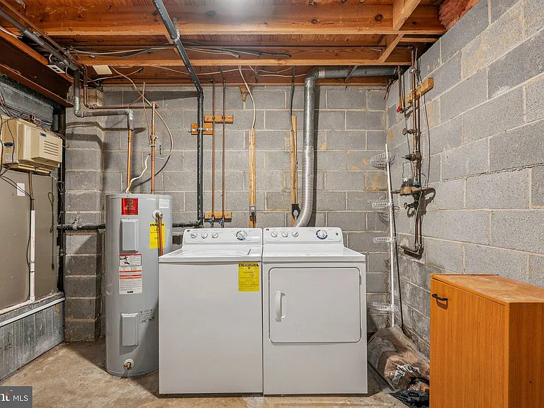 2917 Village Spring Ln — Photo 37