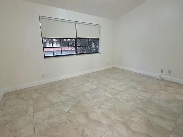 3 bed, 2.0 bath, 1572 sqft, $3,590 — Photo 3