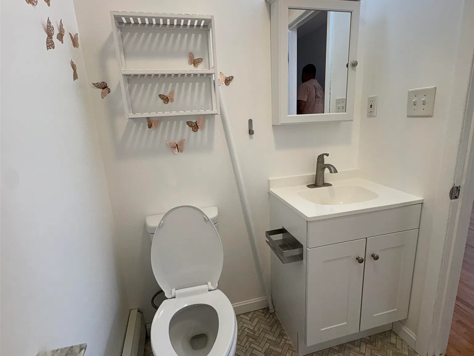 3 bed, 2.0 bath, 1000 sqft, $2,800 — Photo 4