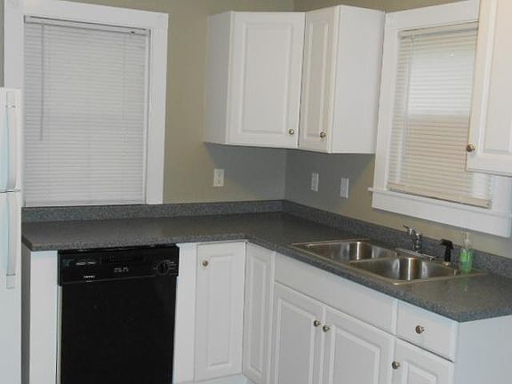 5th image of 400 Oxford Ave