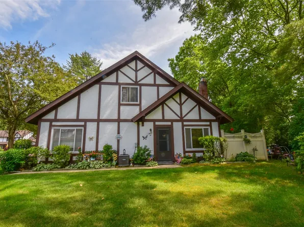 62 Crystal Rock Court, Middle Island, NY 11953