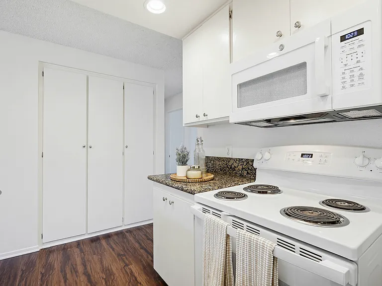 Sandpiper Apartments — Photo 15