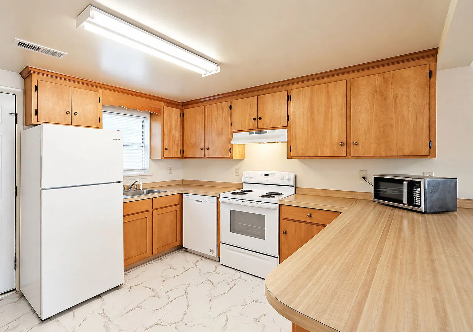Woolen Mills Duplex Convenient to Pantops & Downtown — Photo 4