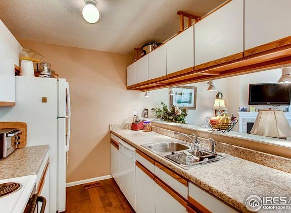 5th image of 266 S Taft Ct #66
