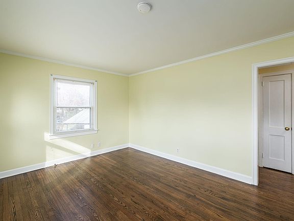 4th image of 407 Crestwood Dr