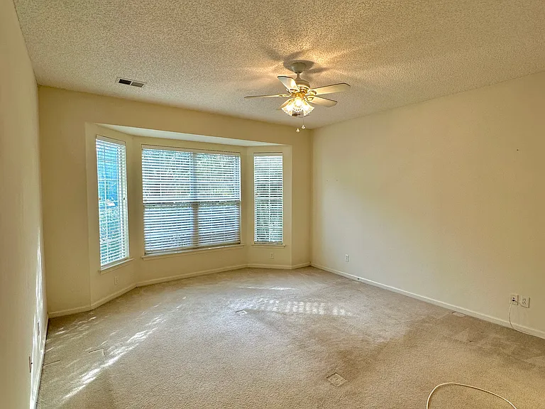 1 Pomegranate Ln — Photo 15