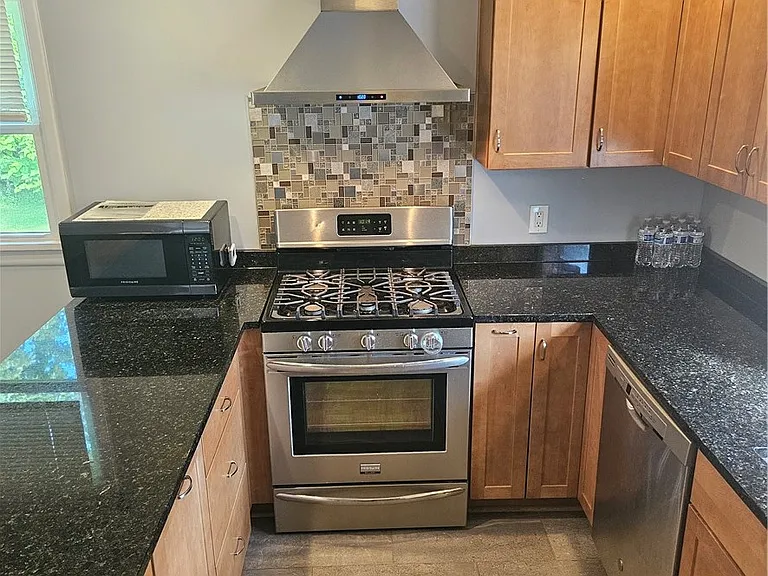 80 David Ave — Photo 4