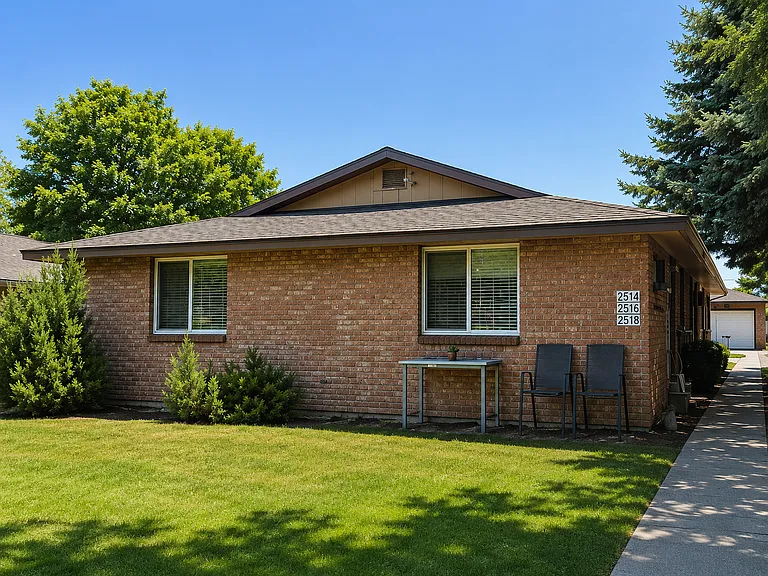 2514 E Sinto Ave #18 — Photo 1