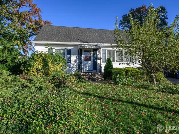 7 Libby Ln, Iselin, NJ 08830