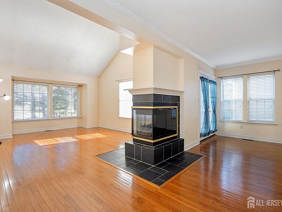 4th image of 32 Inverness Ct