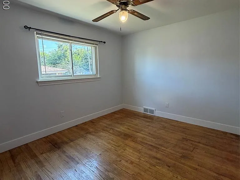 25647 Hanover St — Photo 18
