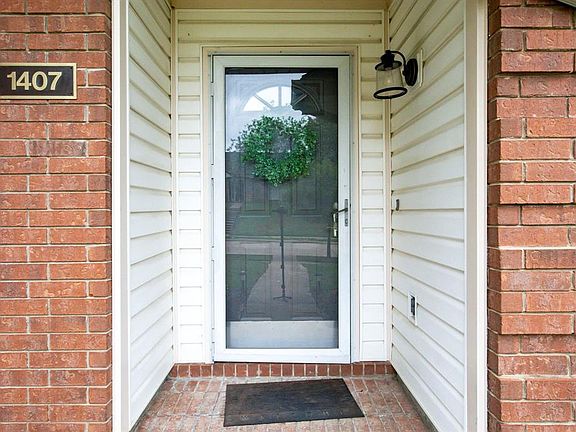 3rd image of 1407 Dudley Dr