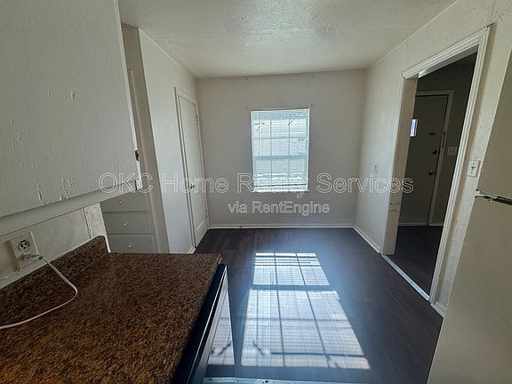 3rd image of 717 SE 27th St