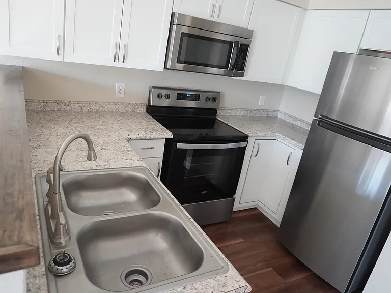 3953 N Palm Grove Dr #1 — Photo 6