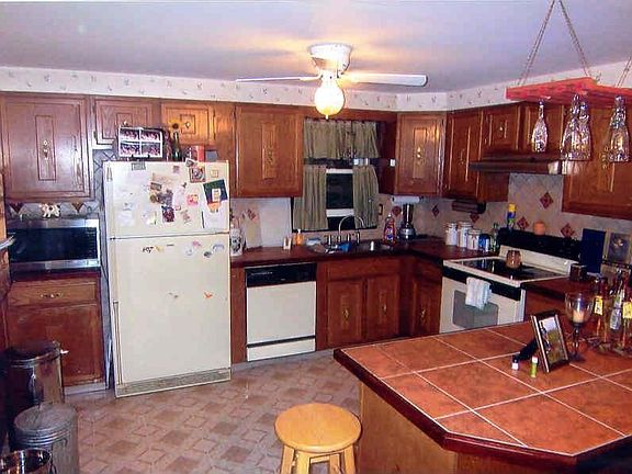 3rd image of 11 Emmons Ave