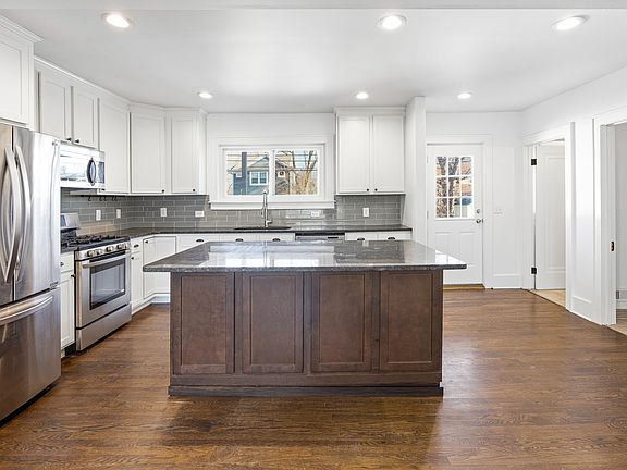 4th image of 827 Longfellow Ave