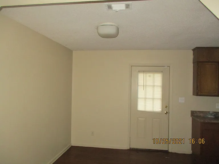 1409 Westcliff Ct — Photo 3