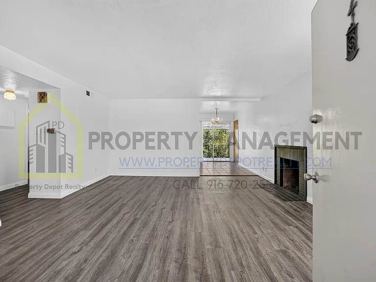 4411 Del Rio Rd #4 — Photo 3