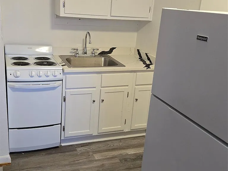 301 Avondale St #28 — Photo 10