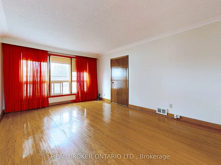 3241 Dufferin St — Photo 6