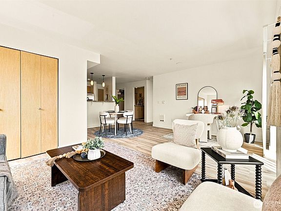 5th image of 424 N 85th Street #308