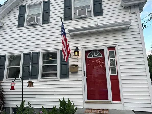7 Prospect St, Bristol, RI 02809