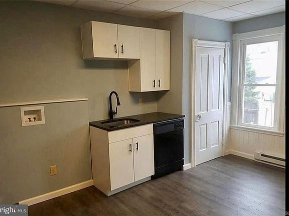 3rd image of 515 Railroad St